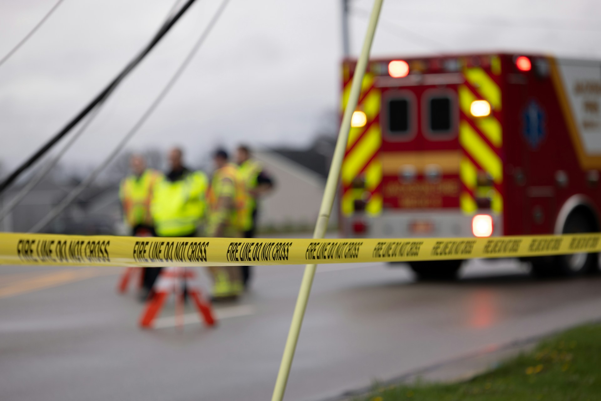 24/7 emergency support services showing professional emergency response team and vehicles
